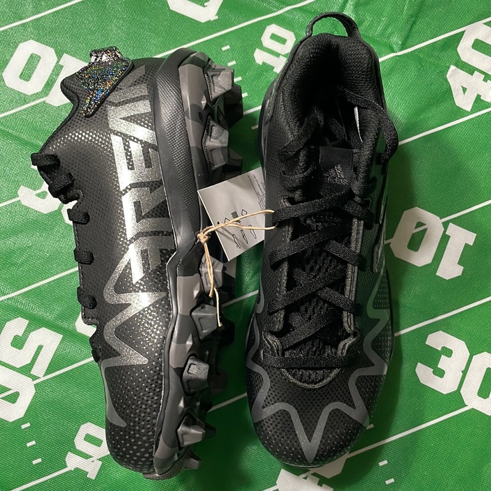 Youth boys Adidas Football Cleats Freak Spark MD J size 1 NWT